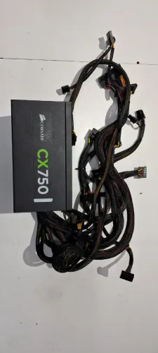 Fonte Corsair CX 750W, 80 Plus Bronze