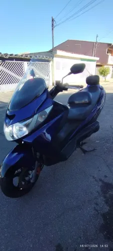Suzuki Burgman 400cc muito conservada, pouco rodada moto de garagem, ótima para estrada.