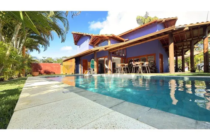 Casa com Piscina e 4 Quartos a 300 m da Praia do Mutá
