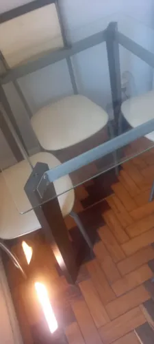 Mesa quadrada com tampo de vidro 4 lugares