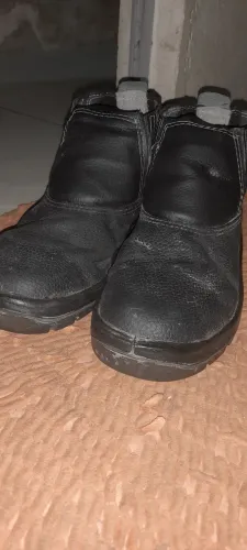 Botina de Segurança Preta Couro - Bico PVC - N° 40