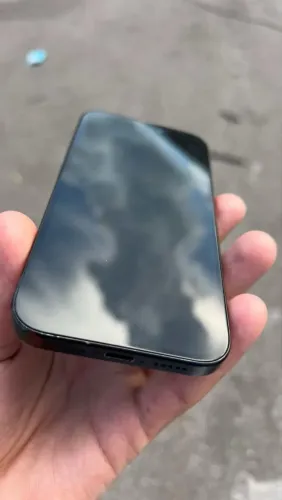 Vendo iPhone 15 pro de 128gb saúde da bateria 86%