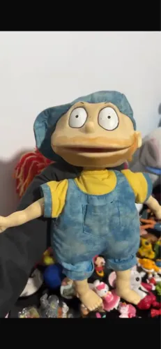 Este é um boneco vintage do Tommy Pickles da série Rugrats
