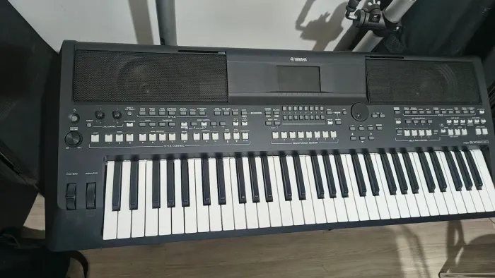 Teclado Yamaha psr sx600