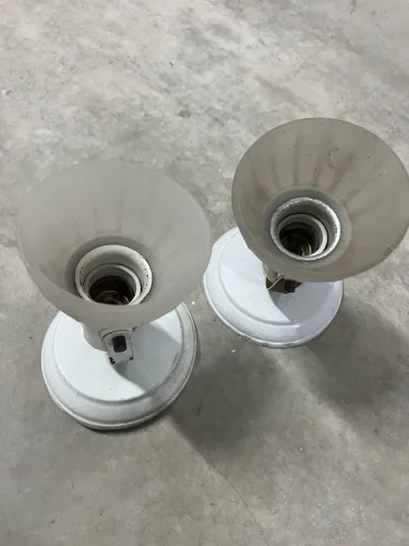 Par de Luminárias de Teto Brancas Usadas (Estilo Industrial/Vintage)