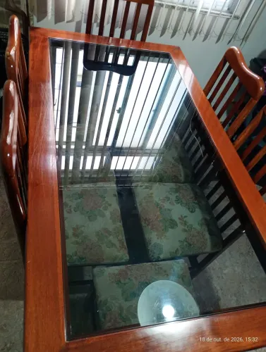 mesa de madeira macica 6 cadeiras com vidro