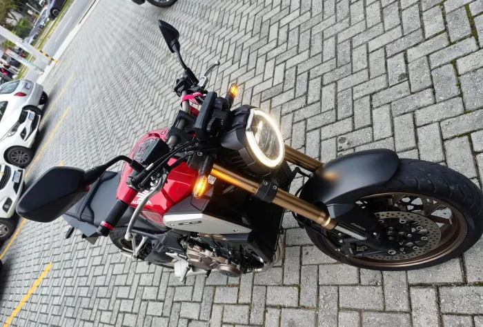 Cb 650r 2022 em dias 