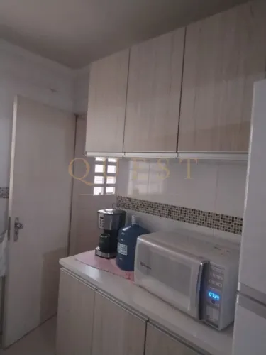 VENDE-SE APARTAMENTO DE TRÊS QUARTO E DUAS VAGAS NO RIO OESTE A