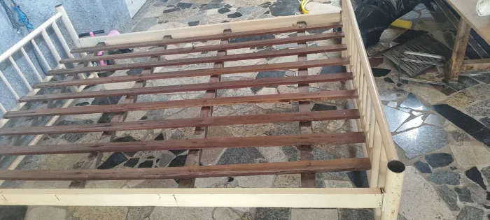 Cama de casal de ferro