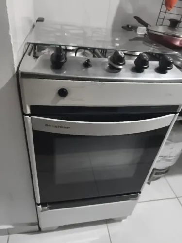 Fogão pegando 2 bocas e o forno 