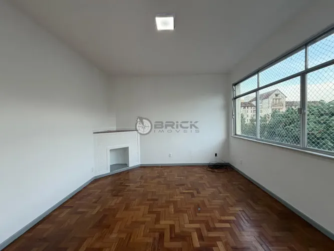 Apartamento para locação com 2 quartos + dependência completa, 65 m² no Alto - Teresópolis