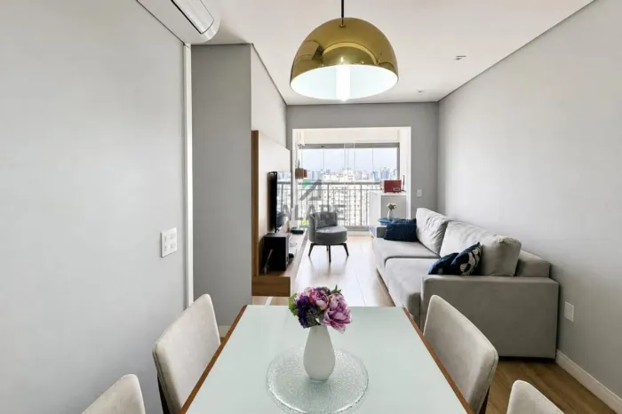 Apartamento para venda em Moema com 2 quartos, sendo 1 suíte, 54m²