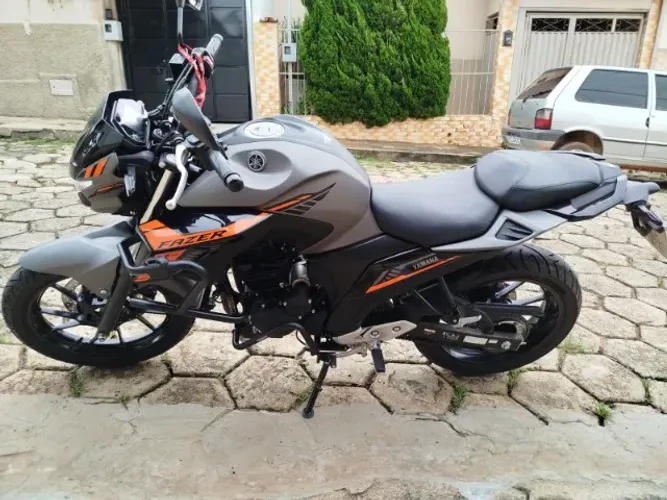 MOTO FAZER 250 - ANO 2025