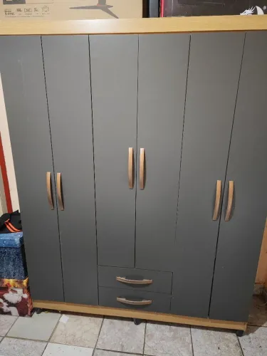 Guarda roupa 6 portas