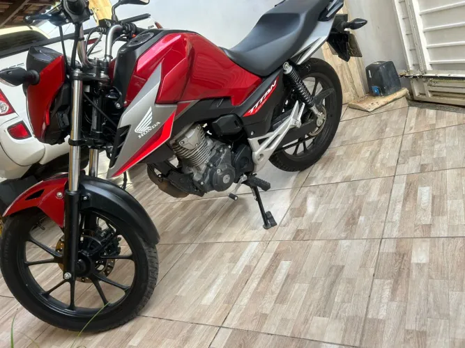 Honda CG 160 Titan 2025 - Único Dono - 2.100 km Rodados