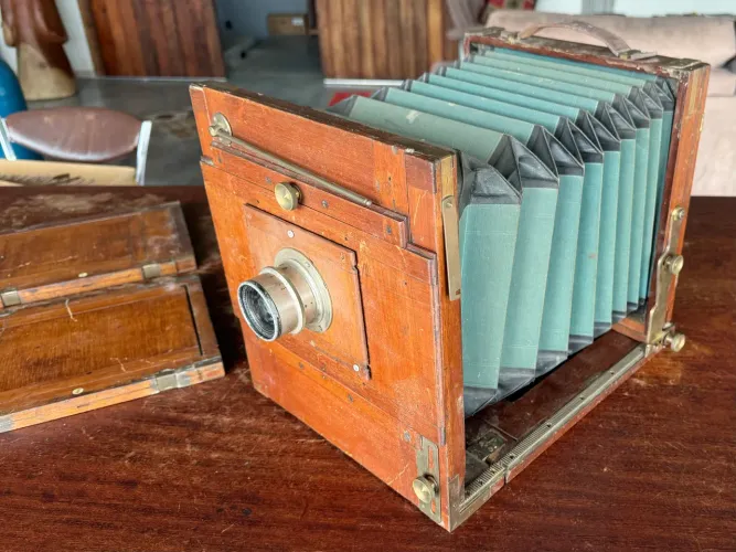 Máquina fotográfica analógica antiga