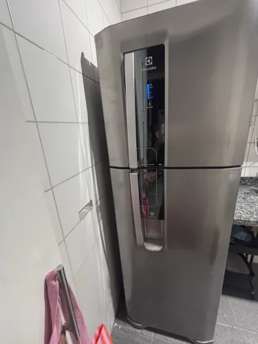 Geladeira Electrolux DW42X Inox Frost Free 380L com Dispenser de Água - 127V