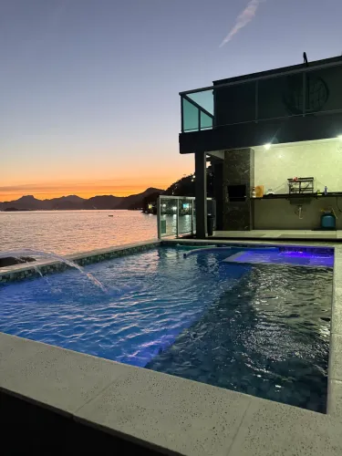 Casa pé na areia com RGi em Itacuruça (Mangaratiba)