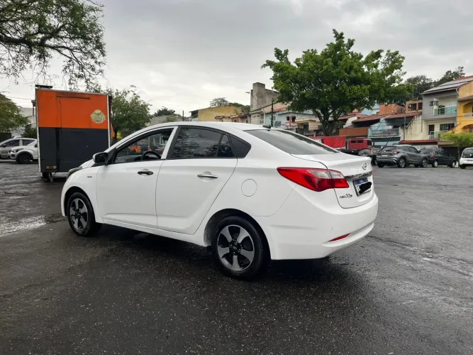 Hyundai HB20S C.style/c.plus1.6 Flex 16V Aut. 4P 2015