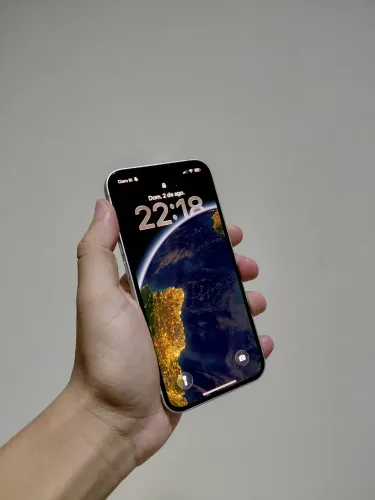 iPhone 16e - 128gb (garantia até julho/2027)