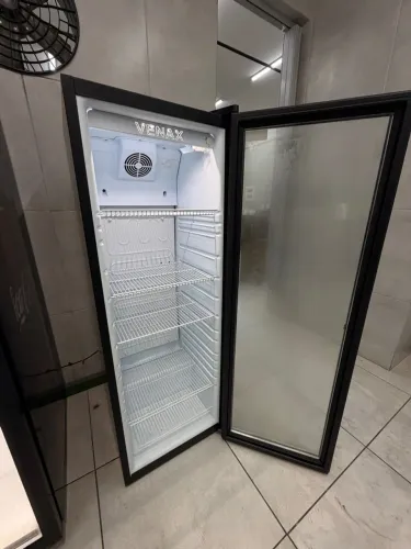 Geladeira Expositora Venax 200 Litros Preta Fosca