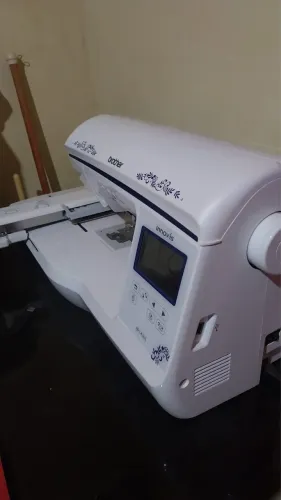 Máquina de bordado Brother Innov BP1430L
