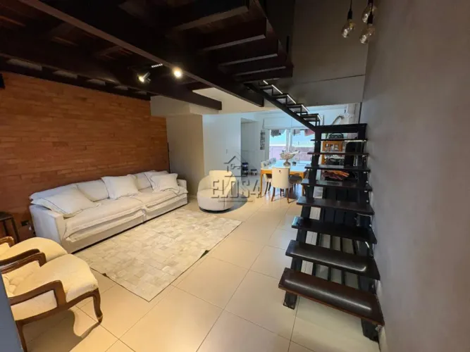 Locação - Casa em Condomínio Mobiliada com Churrasqueira e Piscina em Santo André, São Leo
