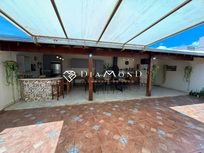 Casa à venda, 3 quartos, 1 suíte, 3 vagas, Jardim Holanda - Uberlândia/MG