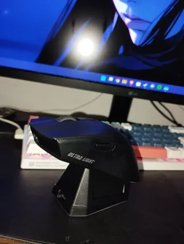 Mouse Tri-Mode Com Dock de carregamento 