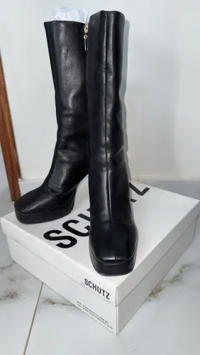 Bota em couro Shutz