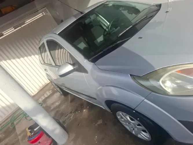 Ford Fiesta Sedan SE 1.6 8V Flex 4P 2014