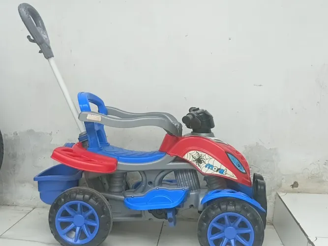 Quadriciclo-infantil