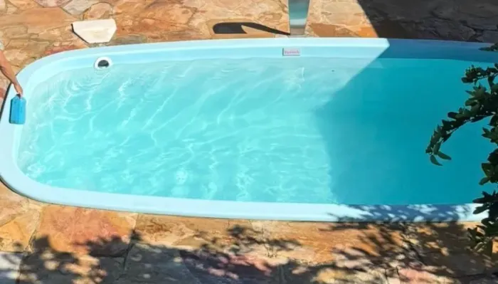 Piscina de fibra nas medidas 6.50x3.05 x1.40. Tem caixa de máquina e bomba. Retirei temp