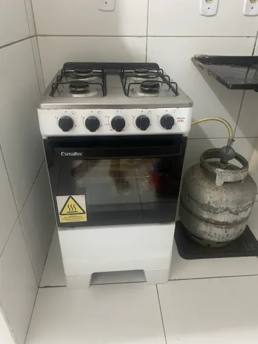 Vendo fogão e geladeira em ótimo estado de uso. R$1000