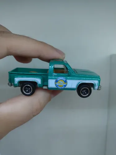 Miniatura 1975 Chevy Stepside Pickup Truck Series Loose Novo 1:64