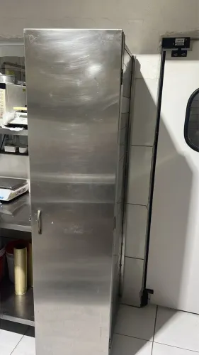 Armário para pão confeccionado em aço inox 304