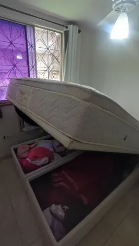 Cama Queen com baú
