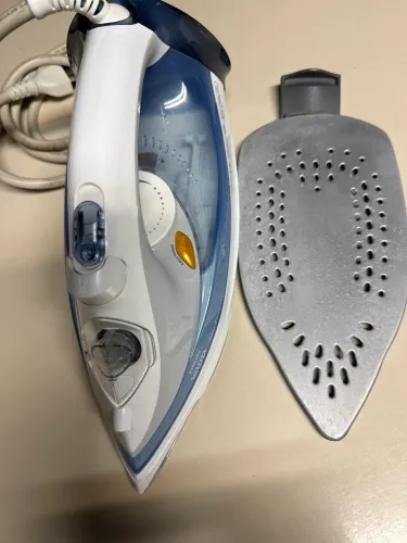 Ferro de passar Walita azur 1470w com defeito no vapor 