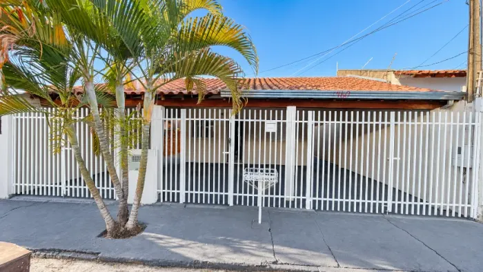 Casa a Venda no Maria Lucia com 3 dormitórios garagem coberta reformada