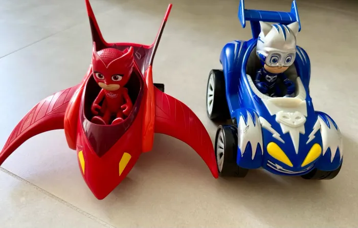 Brinquedos PJ MASKS carro menino gato e corujita