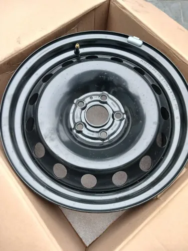 Vendo jogo de 4 Rodas e 4 calotas - Aro 16