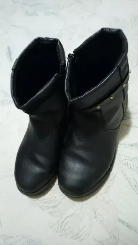 Botinha preta 34