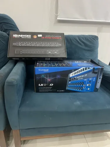 Mesa Digital Ui24 + Powerplay zeros na caixa, com NF e cabeamentos completos