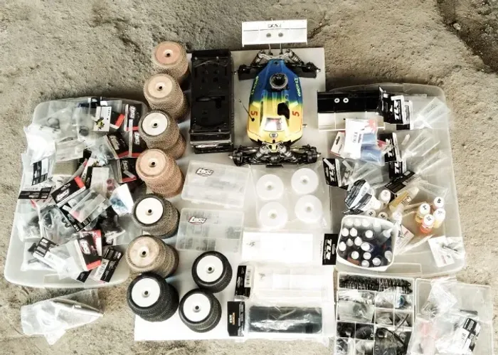 BUGGY LOSI TLR 8IGHT 4.0 + CAIXA PARTIDA + LOTE DE PEÇAS!