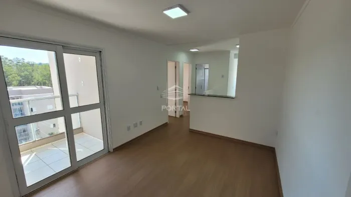 Apartamento de 02 dormitórios, armário planejado, excelente condomínio.