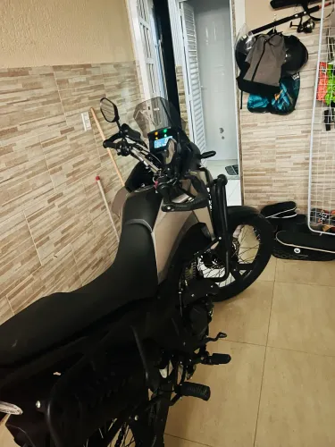 Vendo moto Sahara único dono moto pra pessoas exigentes