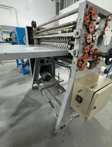 Máquina para papel toalha/ interfolha/ interfolhadeira
