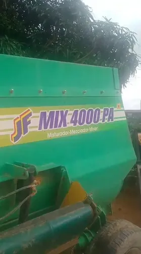 Vagão JF Mix 4000 (Misturador de pás) 