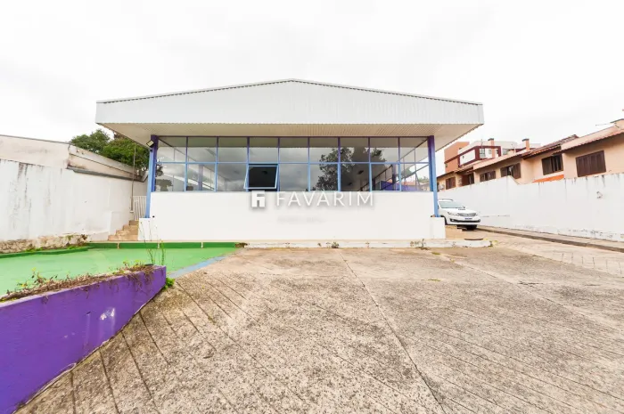 Imóvel comercial com 395m² para locação no Campina do Siqueira. Ref. 333 LO.