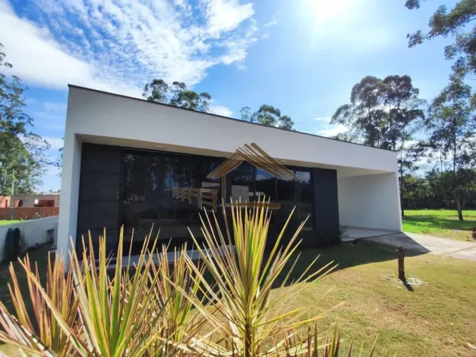 Linda casa com 4 dormitórios no Ninho Verde 1, ampla área de lazer com piscina
